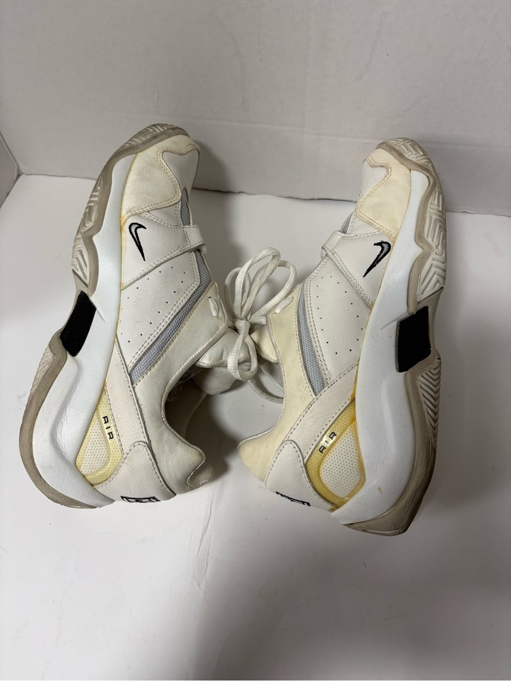 Nike Men’s White and Yellow Accent Sneakers